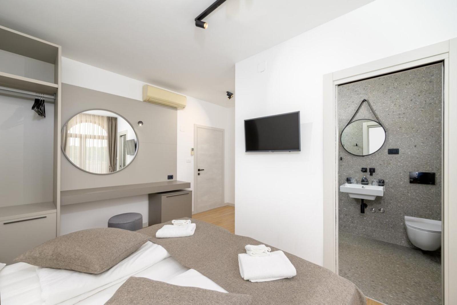 Rooms Luna Sol Krnica Luaran gambar